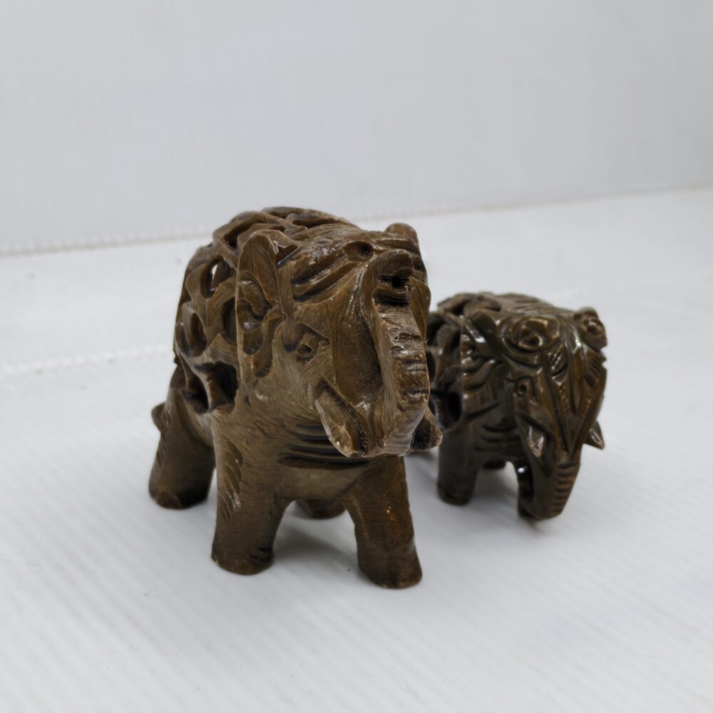 Hand‑Carved Marble Elephant Figurine – Miniature Décor 4 IMG 20251015 152733 scaled
