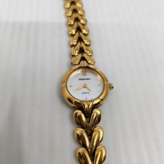 O'SKINNER Gold Heart-Link Quartz Watch – Women's Elegant Bracelet Design