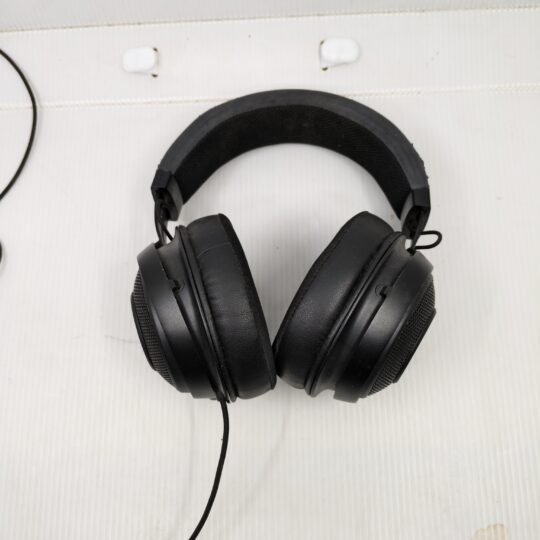 Razer gaming headset | Wired over-ear headphones | Mesh ear cup gaming audio | Razer black headphones with comfort padding