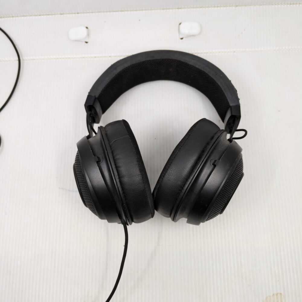 Razer gaming headset | Wired over-ear headphones | Mesh ear cup gaming audio | Razer black headphones with comfort padding