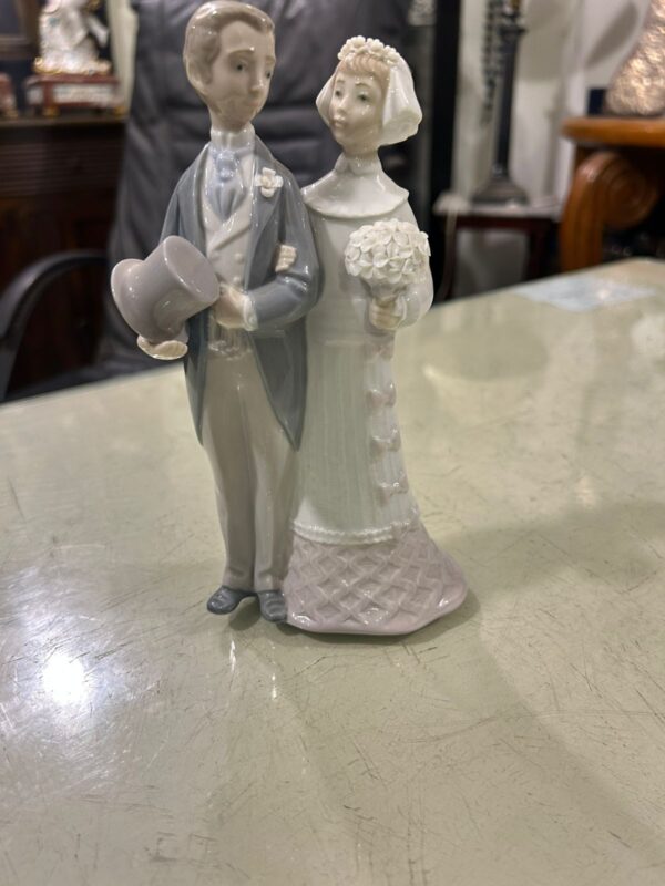 Lladró Porcelain Wedding Figurine – “Together Always” Bride & Groom 1 Lladró wedding figurine | Porcelain bride and groom sculpture | Romantic collectible | Spanish handcrafted ceramic art